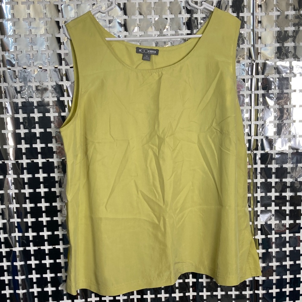 GO Silk Woman Sleeveless Scoop-Neck Tank in Chartreuse